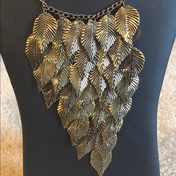 Beautiful 🍂 Necklace with matching earrings. - Picture 2 of 5